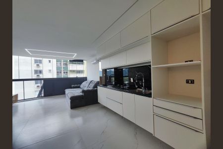 Apartamento à venda com 81m², 2 quartos e 2 vagas Apartamento à venda com 81m², 2 quartos e 2 vagasCozinha