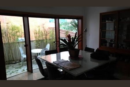 Casa à venda com 4 quartos, 450m² em Alphaville, Santana de Parnaíba