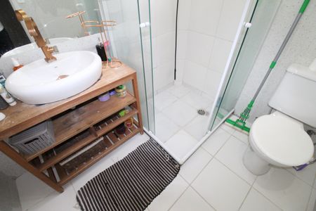 Banheiro de casa de condomínio para alugar com 3 quartos, 100m² em Vila Sao Geraldo, São José dos Campos