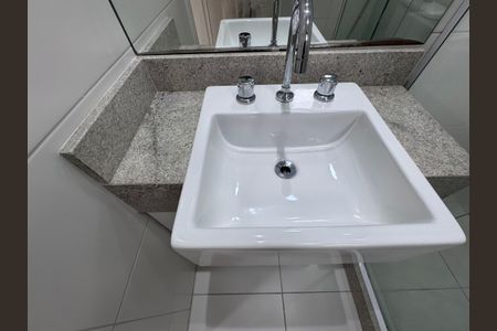 Apartamento para alugar com 73m², 3 quartos e 1 vagaSuíte - Banheiro