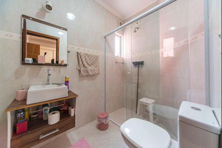 Casa à venda com 248m², 3 quartos e 8 vagasBanheiro do Quarto 2