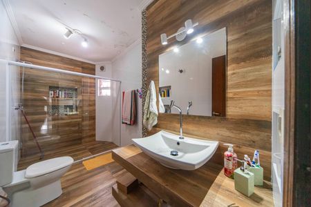 Casa à venda com 248m², 3 quartos e 8 vagasBanheiro do Quarto 3