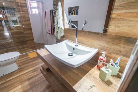 Casa à venda com 248m², 3 quartos e 8 vagasBanheiro do Quarto 3