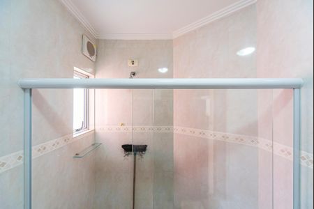 Casa à venda com 248m², 3 quartos e 8 vagasBanheiro do Quarto 2