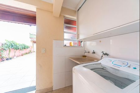 Casa à venda com 248m², 3 quartos e 8 vagasÁrea de Serviço