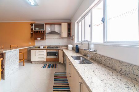 Casa à venda com 248m², 3 quartos e 8 vagasCopa e Cozinha 