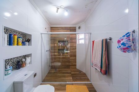 Casa à venda com 248m², 3 quartos e 8 vagasBanheiro do Quarto 3