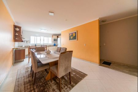 Casa à venda com 248m², 3 quartos e 8 vagasCopa e Cozinha 
