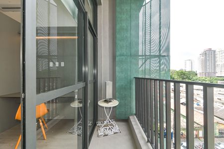 Varanda de kitnet/studio para alugar com 1 quarto, 24m² em Santo Amaro, São Paulo
