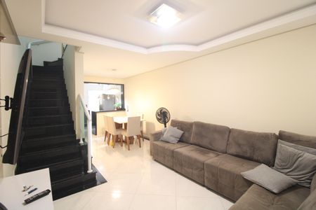 Sala de casa para alugar com 3 quartos, 125m² em Jardim Sabara, São Paulo