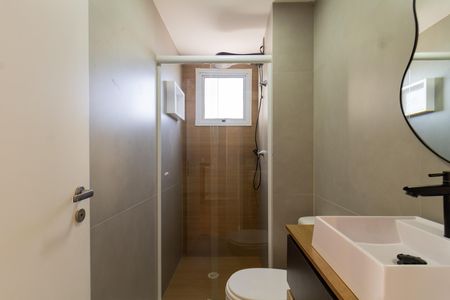 Banheiro social de apartamento à venda com 1 quarto, 33m² em Água Branca, São Paulo