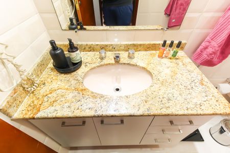 Apartamento à venda com 141m², 4 quartos e 2 vagasBanheiro