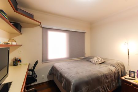 Apartamento à venda com 141m², 4 quartos e 2 vagasQuarto 2