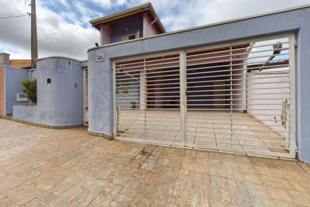 Casa à venda com 180m², 4 quartos e 3 vagasFachada