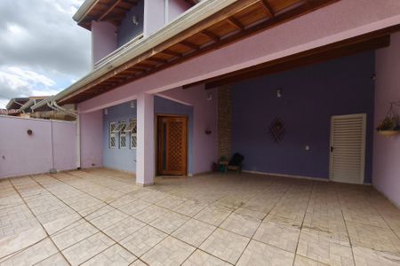 Casa à venda com 180m², 4 quartos e 3 vagasQuintal - Garagem
