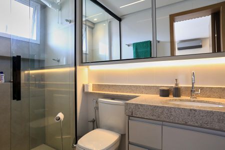 Apartamento à venda com 72m², 2 quartos e 2 vagas Apartamento à venda com 72m², 2 quartos e 2 vagasBanheiro da Suíte