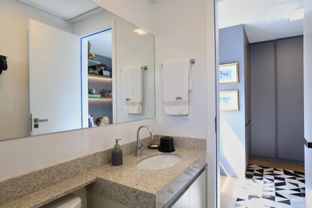 Apartamento à venda com 72m², 2 quartos e 2 vagas Apartamento à venda com 72m², 2 quartos e 2 vagasBanheiro da Suíte 1