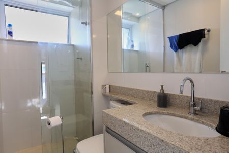 Apartamento à venda com 72m², 2 quartos e 2 vagas Apartamento à venda com 72m², 2 quartos e 2 vagasBanheiro da Suíte 1