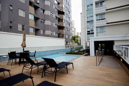 Apartamento à venda com 72m², 2 quartos e 2 vagas Apartamento à venda com 72m², 2 quartos e 2 vagasÁrea comum - Piscina