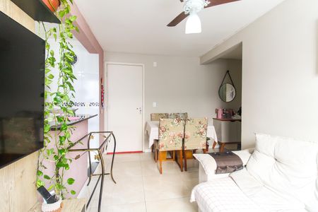 Sala de apartamento para alugar com 2 quartos, 44m² em Jardim Vista Alegre, Ferraz de Vasconcelos