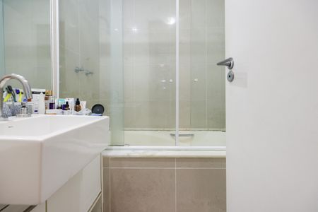 Apartamento à venda com 70m², 2 quartos e 2 vagasBanheiro da Suíte 1