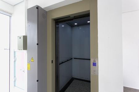 Apartamento para alugar com 44m², 2 quartos e sem vaga Apartamento para alugar com 44m², 2 quartos e sem vagaÁrea Comum - Elevador