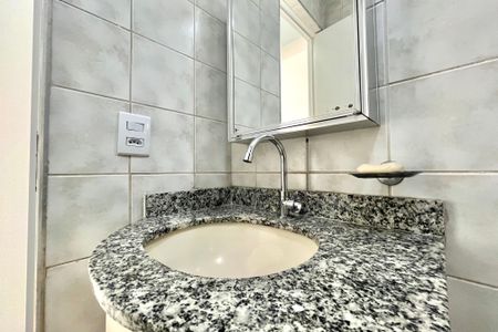 Apartamento para alugar com 60m², 2 quartos e 1 vaga Apartamento para alugar com 60m², 2 quartos e 1 vagaBanheiro da Suíte