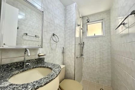 Apartamento para alugar com 60m², 2 quartos e 1 vaga Apartamento para alugar com 60m², 2 quartos e 1 vagaBanheiro da Suíte