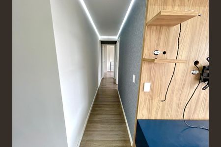 Corredor de apartamento para alugar com 2 quartos, 61m² em Jardim Flor da Montanha, Guarulhos