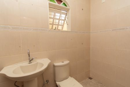 Casa para alugar com 300m², 3 quartos e 6 vagasBanheiro Social