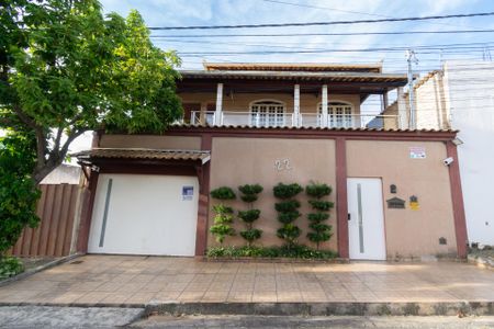 Casa para alugar com 300m², 3 quartos e 6 vagasFachada