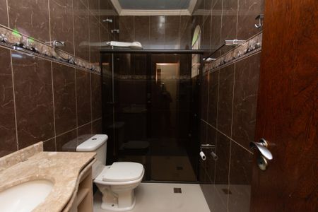 Casa para alugar com 300m², 3 quartos e 6 vagasBanheiro da Suíte