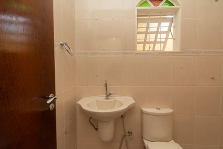 Casa para alugar com 300m², 3 quartos e 6 vagasBanheiro Social