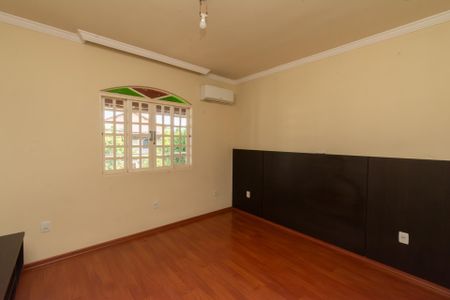 Casa para alugar com 300m², 3 quartos e 6 vagasSuíte