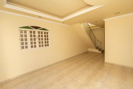 Casa para alugar com 300m², 3 quartos e 6 vagasSala