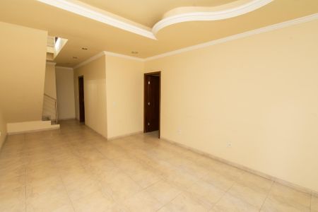 Casa para alugar com 300m², 3 quartos e 6 vagasSala