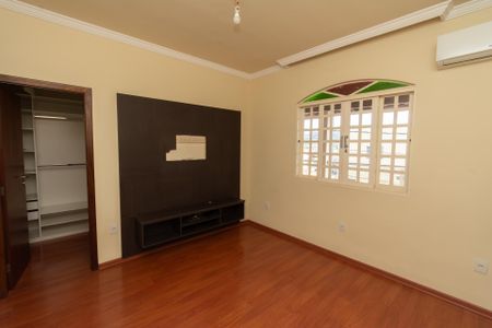 Casa para alugar com 300m², 3 quartos e 6 vagasSuíte