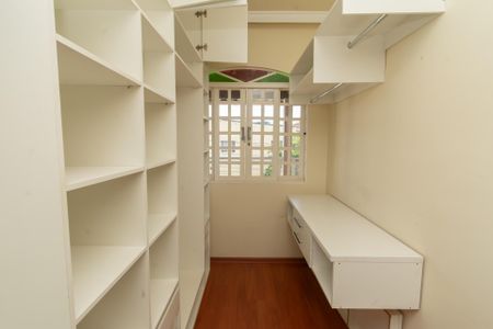 Casa para alugar com 300m², 3 quartos e 6 vagasCloset da suíte
