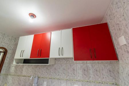 Casa de condomínio à venda com 75m², 2 quartos e 1 vaga Casa de condomínio à venda com 75m², 2 quartos e 1 vagaCozinha - Armários