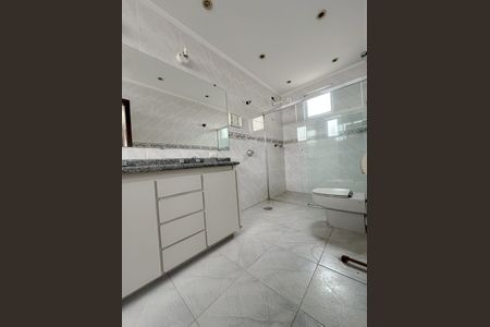 Casa à venda com 300m², 5 quartos e 4 vagas Casa à venda com 300m², 5 quartos e 4 vagasBanheiro