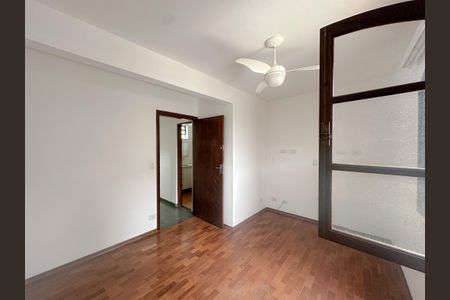 Casa à venda com 300m², 5 quartos e 4 vagas Casa à venda com 300m², 5 quartos e 4 vagasQuarto 5