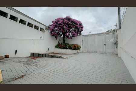 Casa à venda com 300m², 5 quartos e 4 vagas Casa à venda com 300m², 5 quartos e 4 vagasGaragem