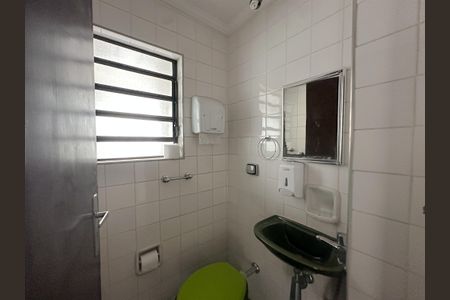 Casa à venda com 300m², 5 quartos e 4 vagas Casa à venda com 300m², 5 quartos e 4 vagasLavabo