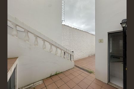 Casa à venda com 300m², 5 quartos e 4 vagas Casa à venda com 300m², 5 quartos e 4 vagasQuintal