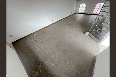 Casa à venda com 300m², 5 quartos e 4 vagas Casa à venda com 300m², 5 quartos e 4 vagasSotão