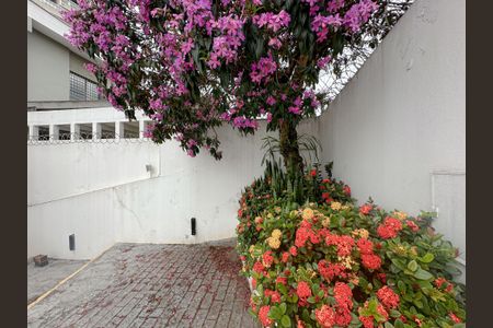 Casa à venda com 300m², 5 quartos e 4 vagas Casa à venda com 300m², 5 quartos e 4 vagasJardim