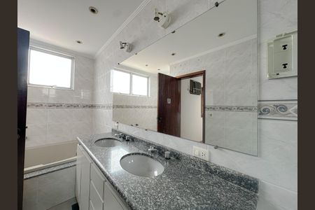 Casa à venda com 300m², 5 quartos e 4 vagas Casa à venda com 300m², 5 quartos e 4 vagasBanheiro