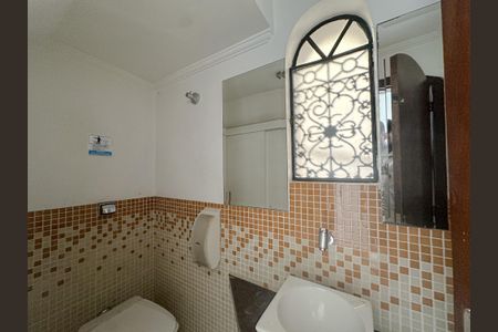 Casa à venda com 300m², 5 quartos e 4 vagas Casa à venda com 300m², 5 quartos e 4 vagasLavabo