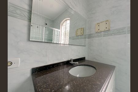 Casa à venda com 300m², 5 quartos e 4 vagas Casa à venda com 300m², 5 quartos e 4 vagasBanheiro 2