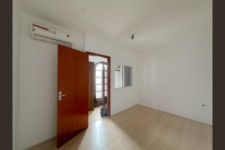 Casa à venda com 300m², 5 quartos e 4 vagas Casa à venda com 300m², 5 quartos e 4 vagasQuarto 2